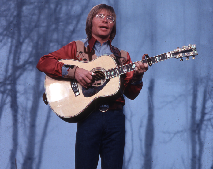 John Denver history in Hindi