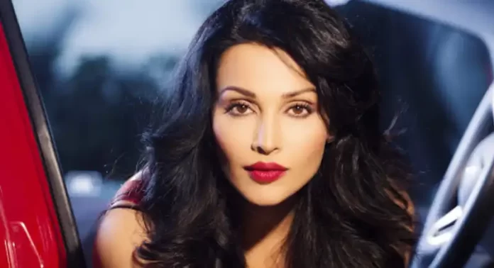 Flora Saini Biography in hindi